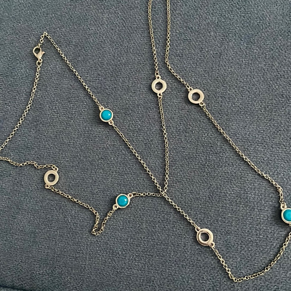 Long necklace with blue gems